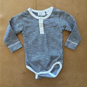 ❤️$10 FLASH SALE❤️Jamie Kay Onesie 6-12M